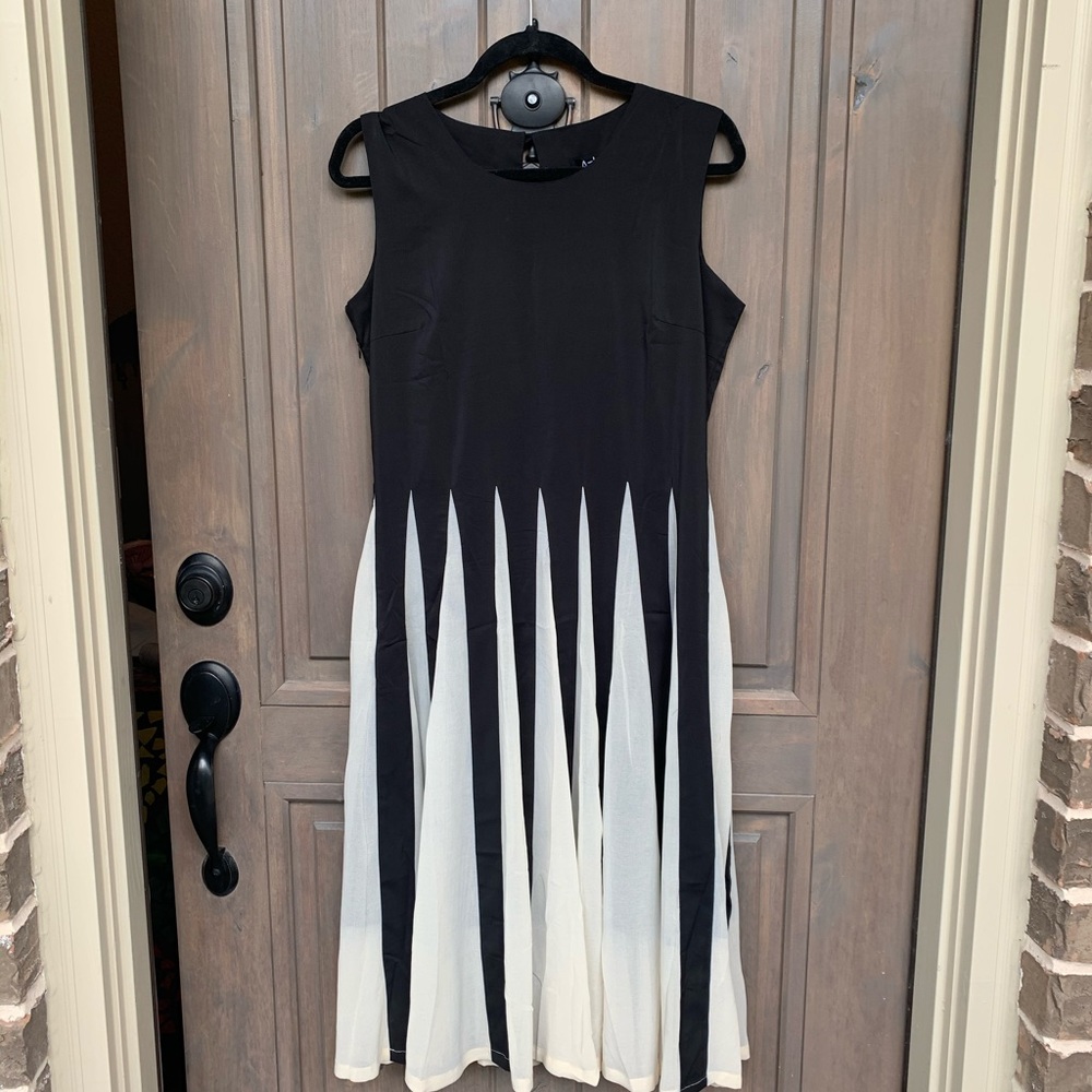Black and white pleated dress. Size large